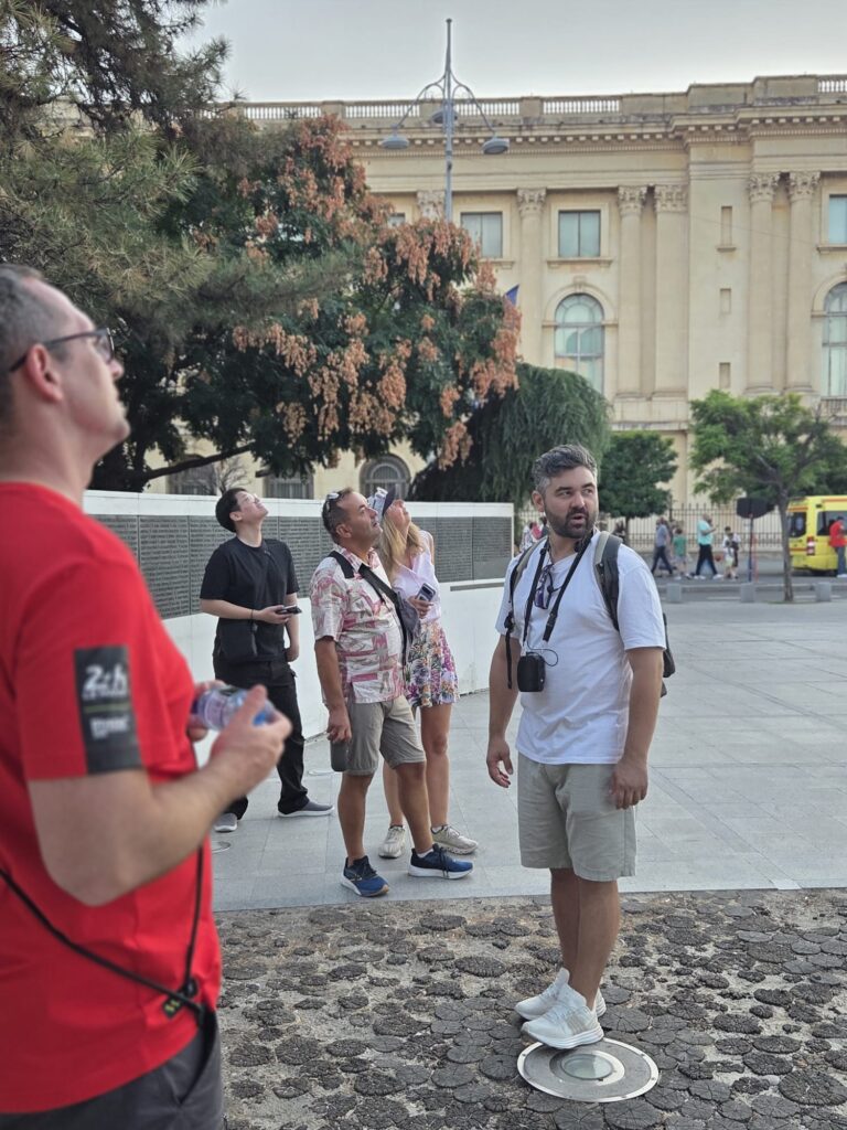 WALKABOUTFREE TOURS BCUHAREST_Twilight Bucharest (13)