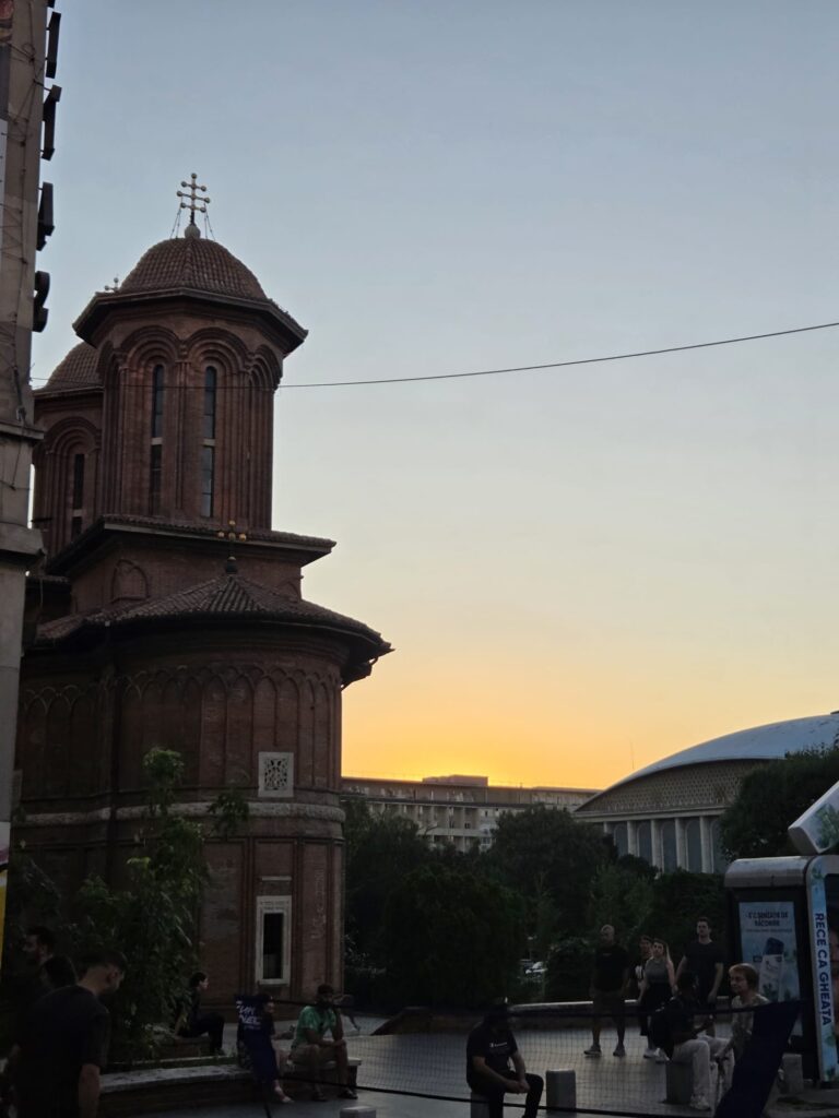 WALKABOUTFREE TOURS BCUHAREST_Twilight Bucharest (26)
