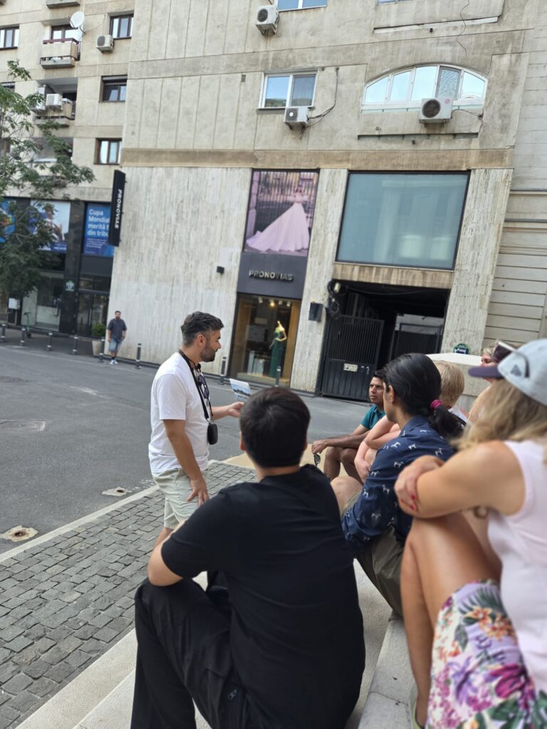 WALKABOUTFREE TOURS BCUHAREST_Twilight Bucharest (34)