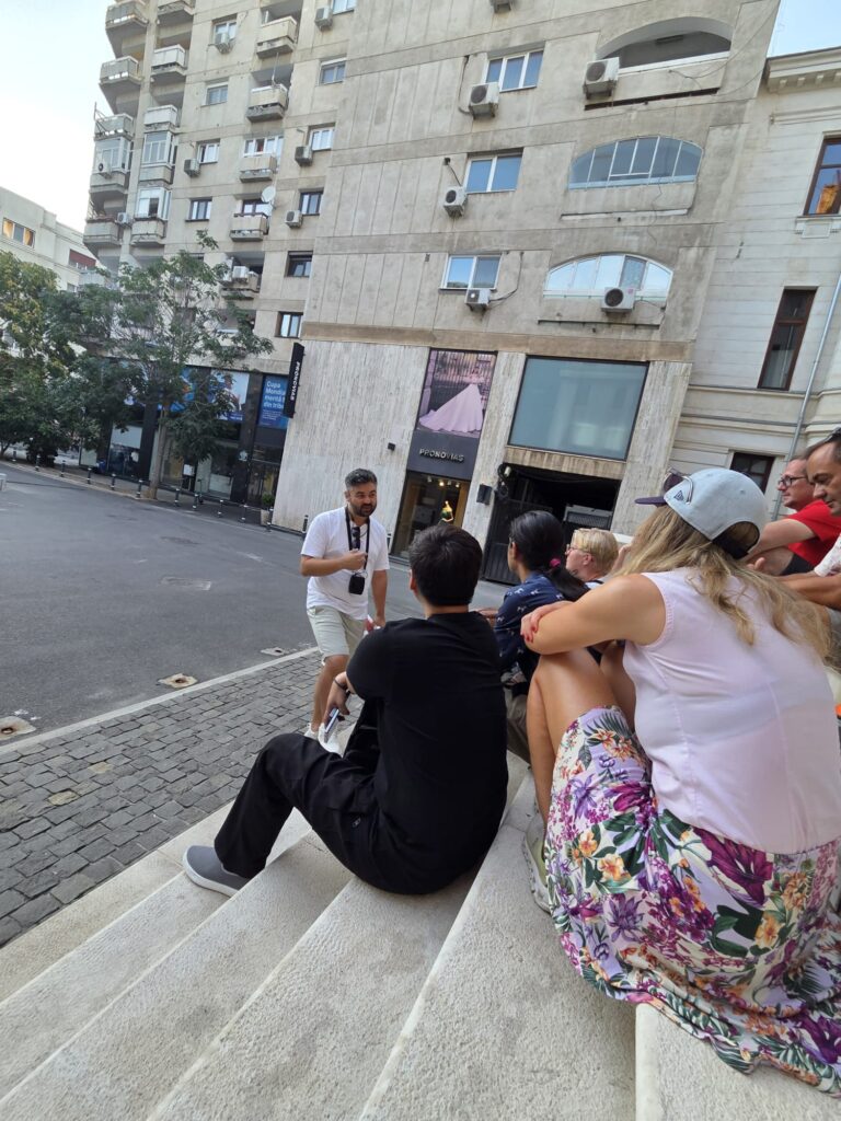 WALKABOUTFREE TOURS BCUHAREST_Twilight Bucharest (44)